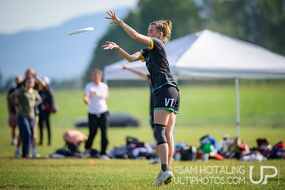 Stanford Superfly vs Vermont Ruckus in pool play at USAU D-I College Championships