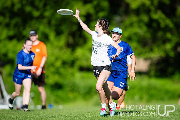 Women’s pool play at USAU DI College Championships