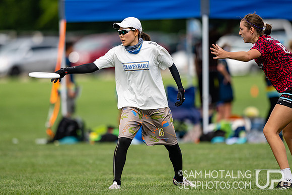 Chicago Nemesis vs Swampybarg in pool play at World Ultimate Club Championships