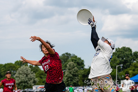 Chicago Nemesis vs Swampybarg in pool play at World Ultimate Club Championships