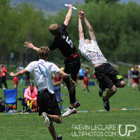 Friday 12:30pm round -- 2011 USAU College Championships