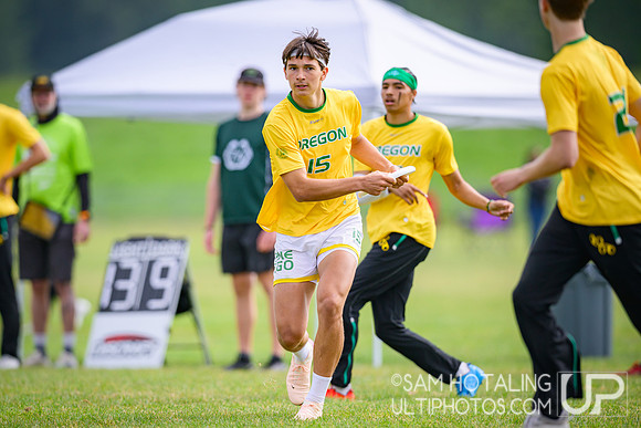 Pool play at USAU D-I College Championships
