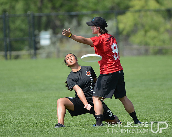2012 USAU D-I College Championships Saturday Action