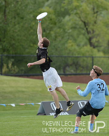 2012 USAU D-I College Championships Sunday Action