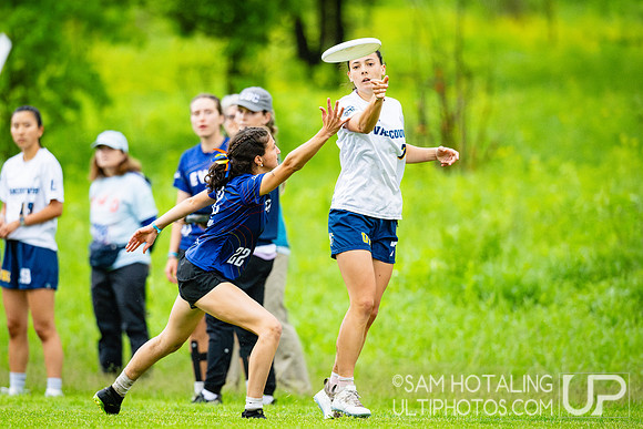 Women’s pool play at USAU DI College Championships