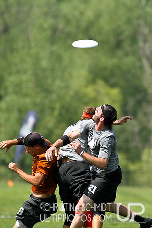 2012 USAU D-I College Championships Saturday Round 4 Action