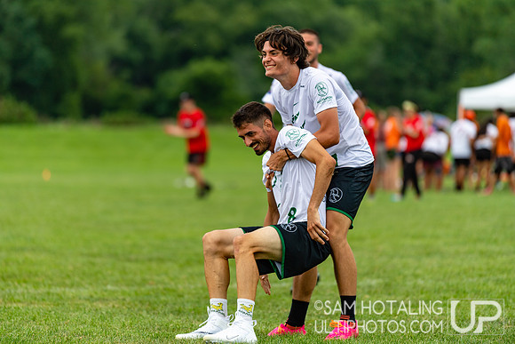 Alligators Masi vs Wollongong Krank in pool play at World Ultimate Club Championships
