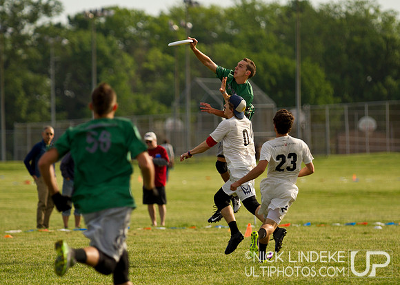 2014 USAU D-I College Champs Friday Action