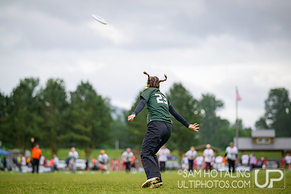 Haverford/Bryn Mawr Sneetches vs Mount Holyoke Daisy Chain in quarterfinals at USAU D-III College Championships