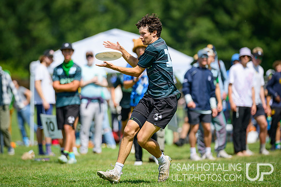 Saturday pool play at USAU D-I College Championships