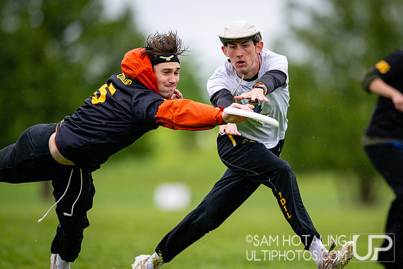 Quarterfinals at USAU DI College Championships