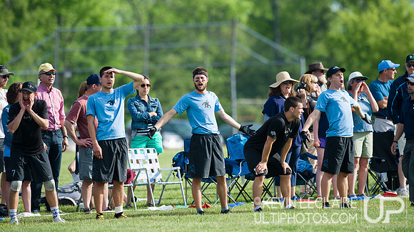 2014 USAU D-I College Champs Sunday Qtrs Action
