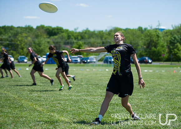 2014 USAU D-I College Champs Friday Round 4 Action