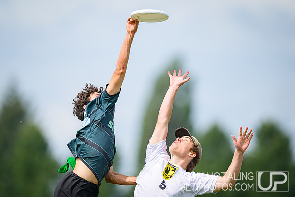 Highlights: pool play at USAU D-I College Championships