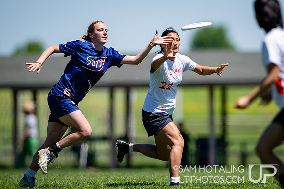 Pool play at USAU D1 College Championships