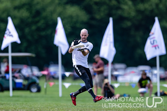 Buzz Bullets vs PoNY in quarterfinals at World Ultimate Club Championships