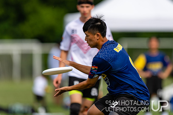 Fireflies vs Reading Ultimate in pool play at World Ultimate Club Championships