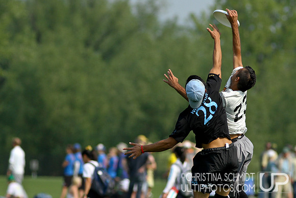 2012 USAU D-I College Championships Saturday Action
