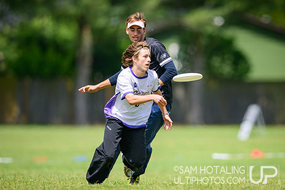 Bowdoin Clown vs Carleton College CHOP in quarterfinals at USAU D-III College Championships