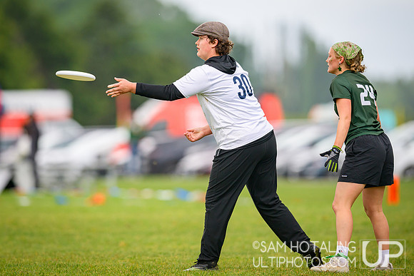 Haverford/Bryn Mawr Sneetches vs Mount Holyoke Daisy Chain in quarterfinals at USAU D-III College Championships