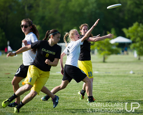 2014 USAU D-I College Champs Friday Round 1 Action