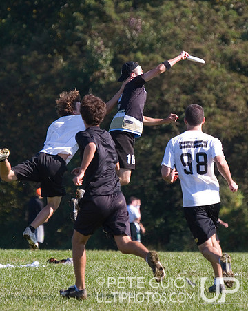 Sunday Round 1 Action -- 2011 Hucks off the Hilltop