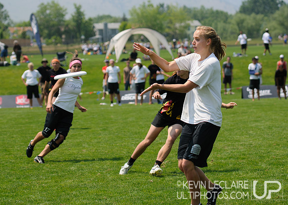 2012 USAU D-I College Championships Saturday Action