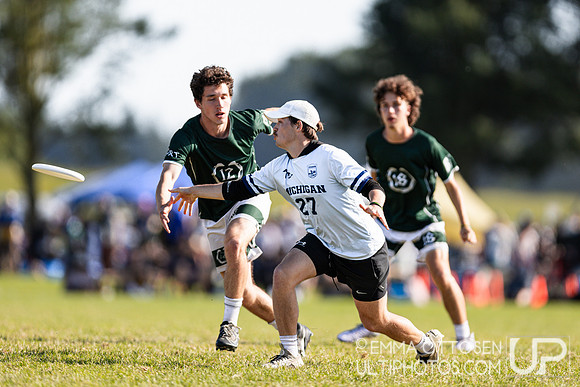Saturday full coverage from USAU D-I College Championships, Western Washington vs Massachusetts