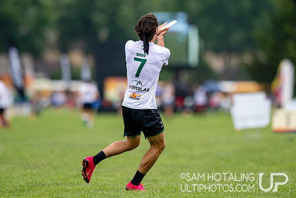 Alligators Masi vs Wollongong Krank in pool play at World Ultimate Club Championships
