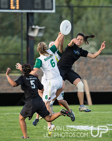 2012 USAU D-I College Championships Sunday Action
