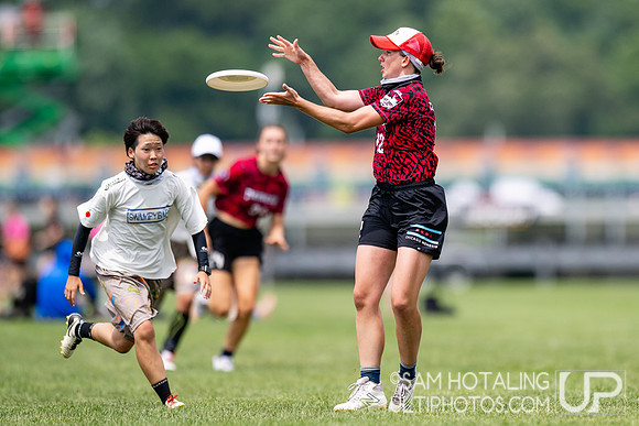 Chicago Nemesis vs Swampybarg in pool play at World Ultimate Club Championships