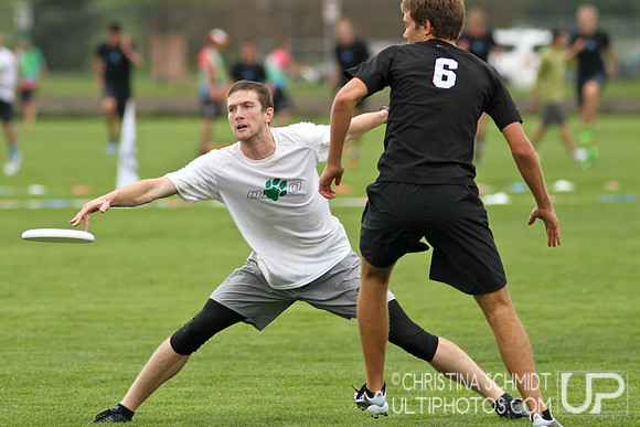 2012 USAU D-I College Championships Friday Round 2 Action