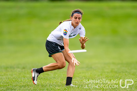 Alligators Masi vs Wollongong Krank in pool play at World Ultimate Club Championships