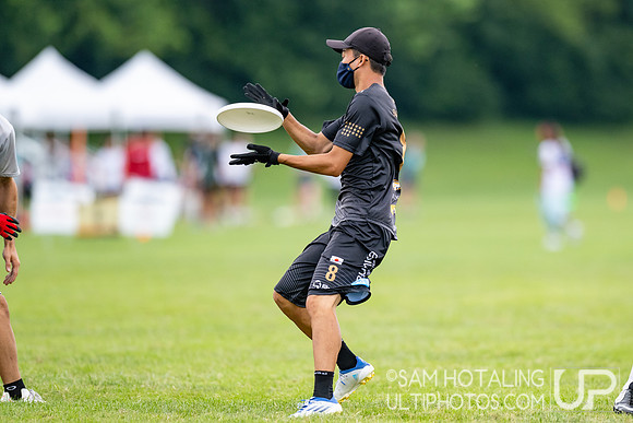 Buzz Bullets vs Wall City in pool play at World Ultimate Club Championships