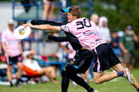 Buzz Bullets vs Seattle Sockeye in pool play at World Ultimate Club Championships