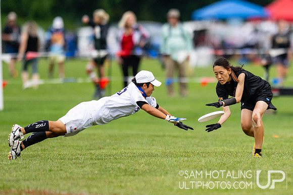 TOKYO Mavericks vs MUD in pool play at World Ultimate Club Championships