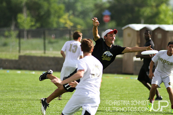 2012 USAU D-I College Championships Saturday Pre-Qtrs Action