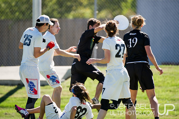 USAU_Nationals_2013_Saturday_20131019_131259_JBP8502