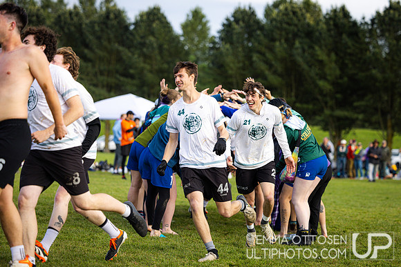 Sunday full coverage from USAU D-IIII College Championships: Semi-Finals