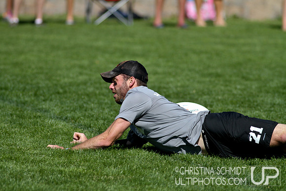 2012 USAU D-I College Championships Sunday Qtrs Action