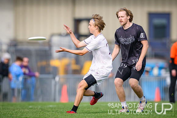Carleton College CUT vs Massachusetts Zoodisc in semifinals at USAU D-I College Championships