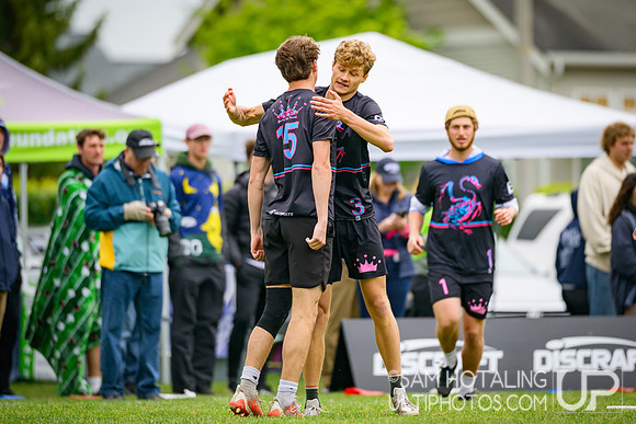 Lewis & Clark Bacchus vs Middlebury Pranksters (M) in finals at USAU D-III College Championships