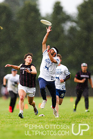 Saturday full coverage from USAU D-IIII College Championships, Pool Play Round 1: Claremont vs Richmond
