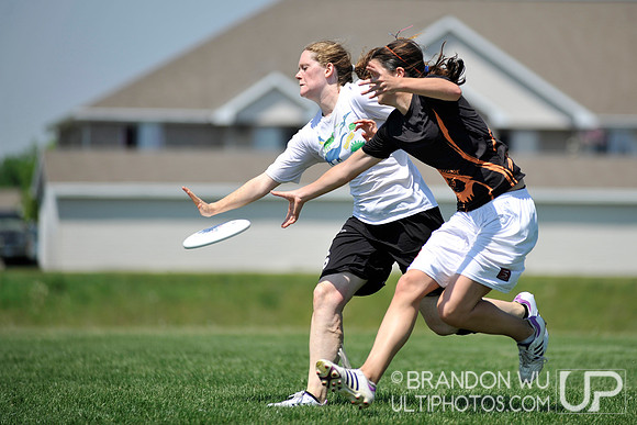 Saturday Women's Pool Play & Crossovers - 2012 USAU D-III College Championships