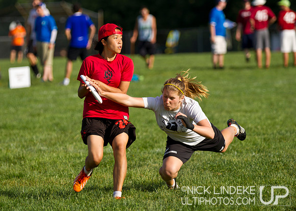 2014 USAU D-I College Champs Sunday Action