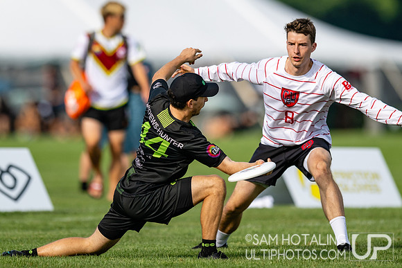 Clapham Ultimate vs Melbourne Ellipsis in pool play at World Ultimate Club Championships
