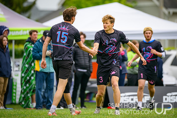 Lewis & Clark Bacchus vs Middlebury Pranksters (M) in finals at USAU D-III College Championships
