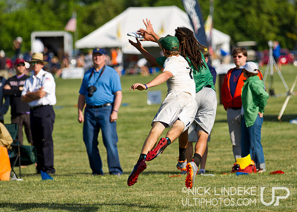 2014 USAU D-I College Champs Friday Action