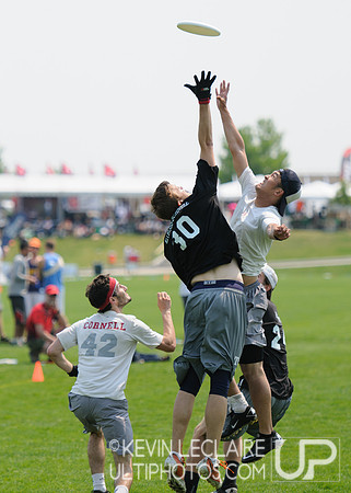 2012 USAU D-I College Championships Saturday Action