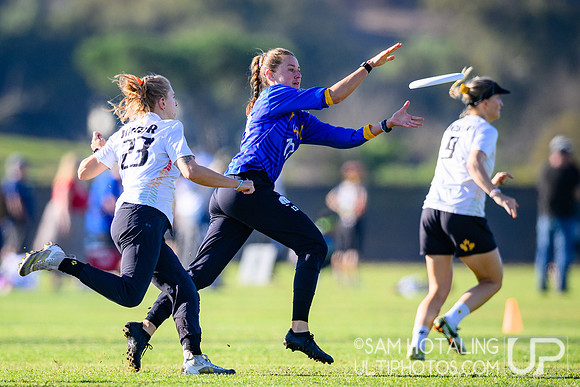 Fury vs Traffic in women’s pool play during Club Championships at Surf Cup Sports Park